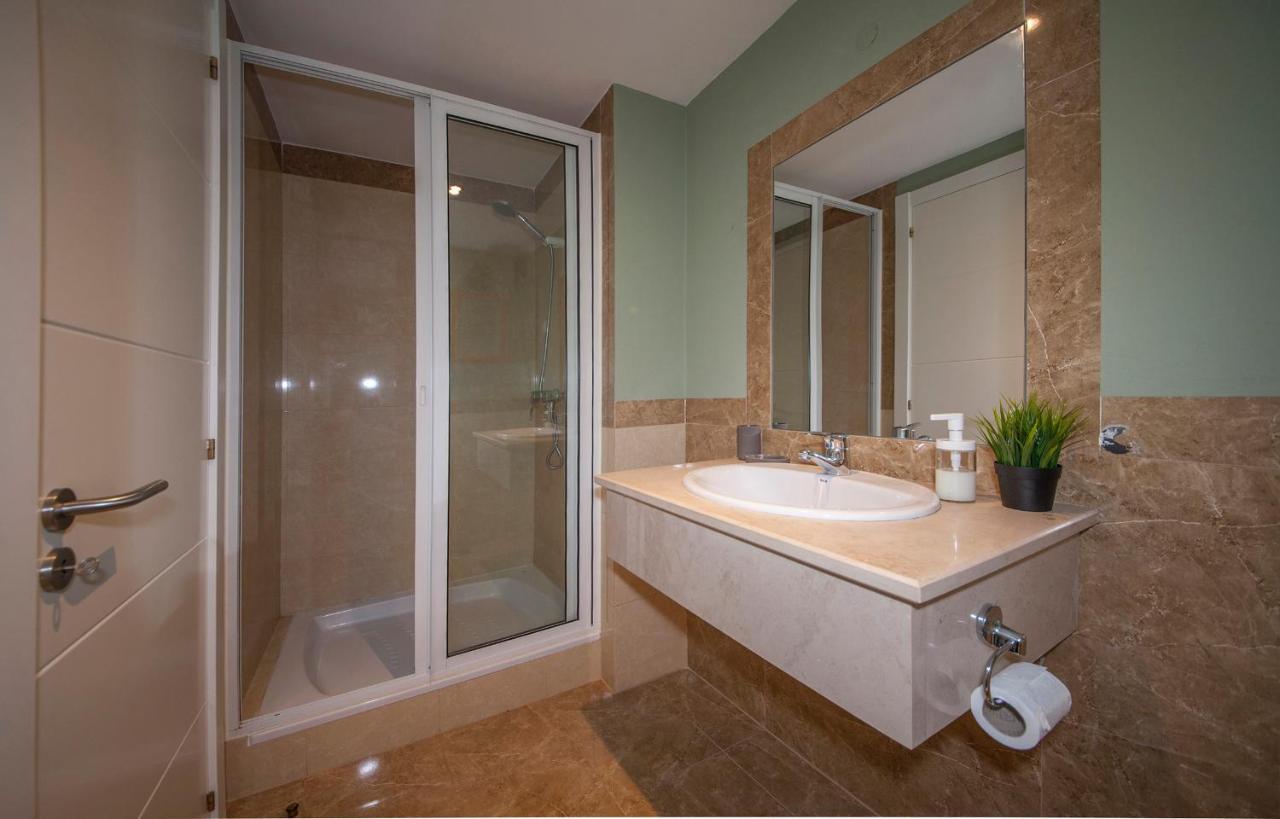 B02 - Fantastic Apartment With Pool Portimao Luaran gambar