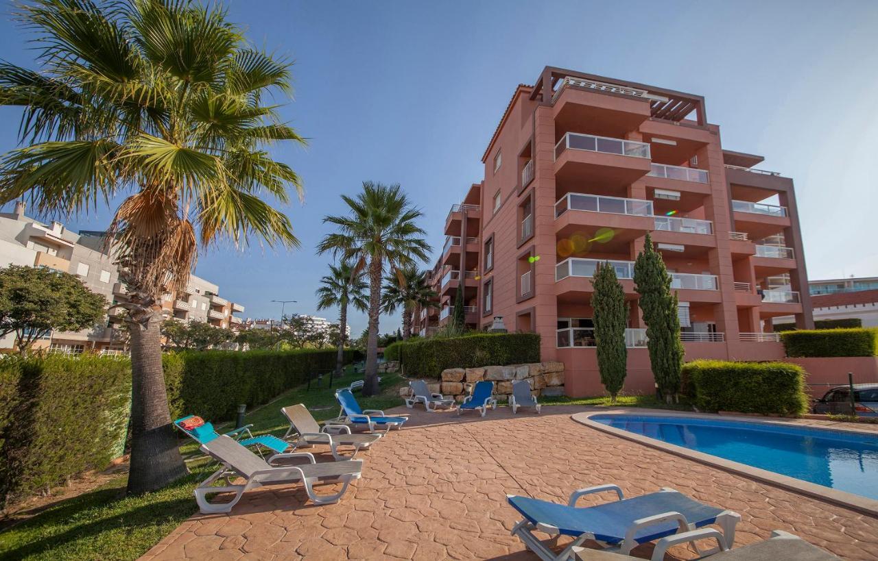 B02 - Fantastic Apartment With Pool Portimao Luaran gambar
