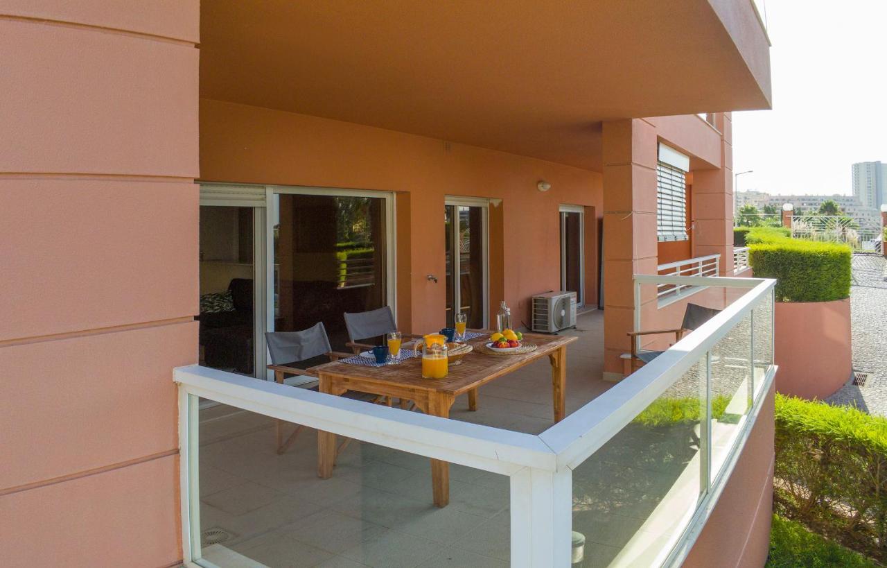 B02 - Fantastic Apartment With Pool Portimao Luaran gambar