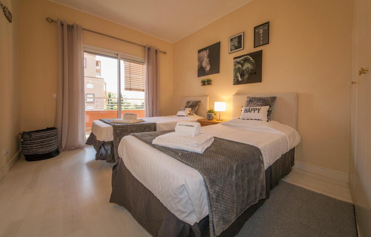 B02 - Fantastic Apartment With Pool Portimao Luaran gambar