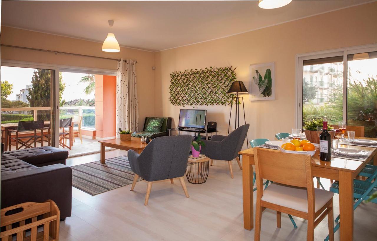 B02 - Fantastic Apartment With Pool Portimao Luaran gambar