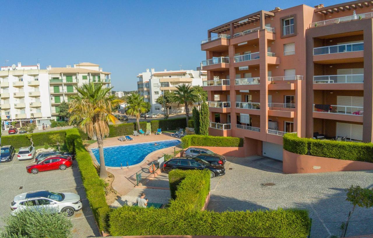 B02 - Fantastic Apartment With Pool Portimao Luaran gambar
